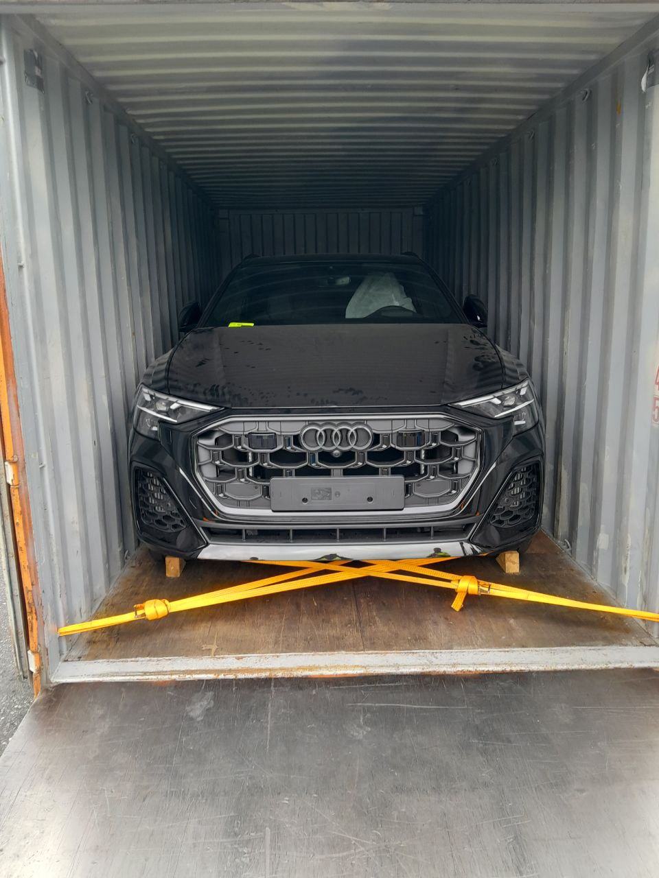 Coche en contenedor 20'